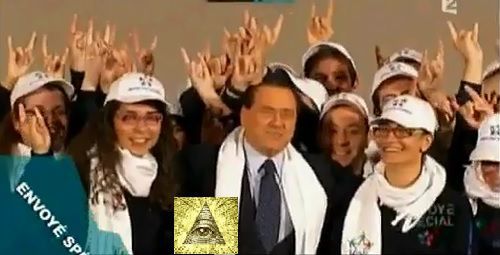 Signe Illuminatis Lucifer Berlusconi avec la foule