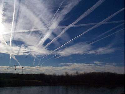 Le diables arrivent à mentir au sujet des chemtrails!