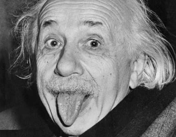 Papy Einstein tire la langue