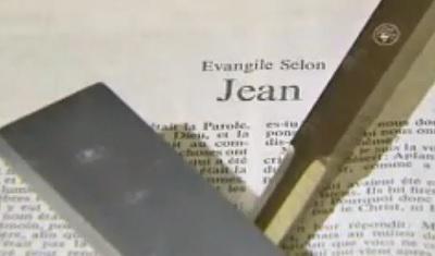 Compas et Equerre posée sur l'Evangile de Jean